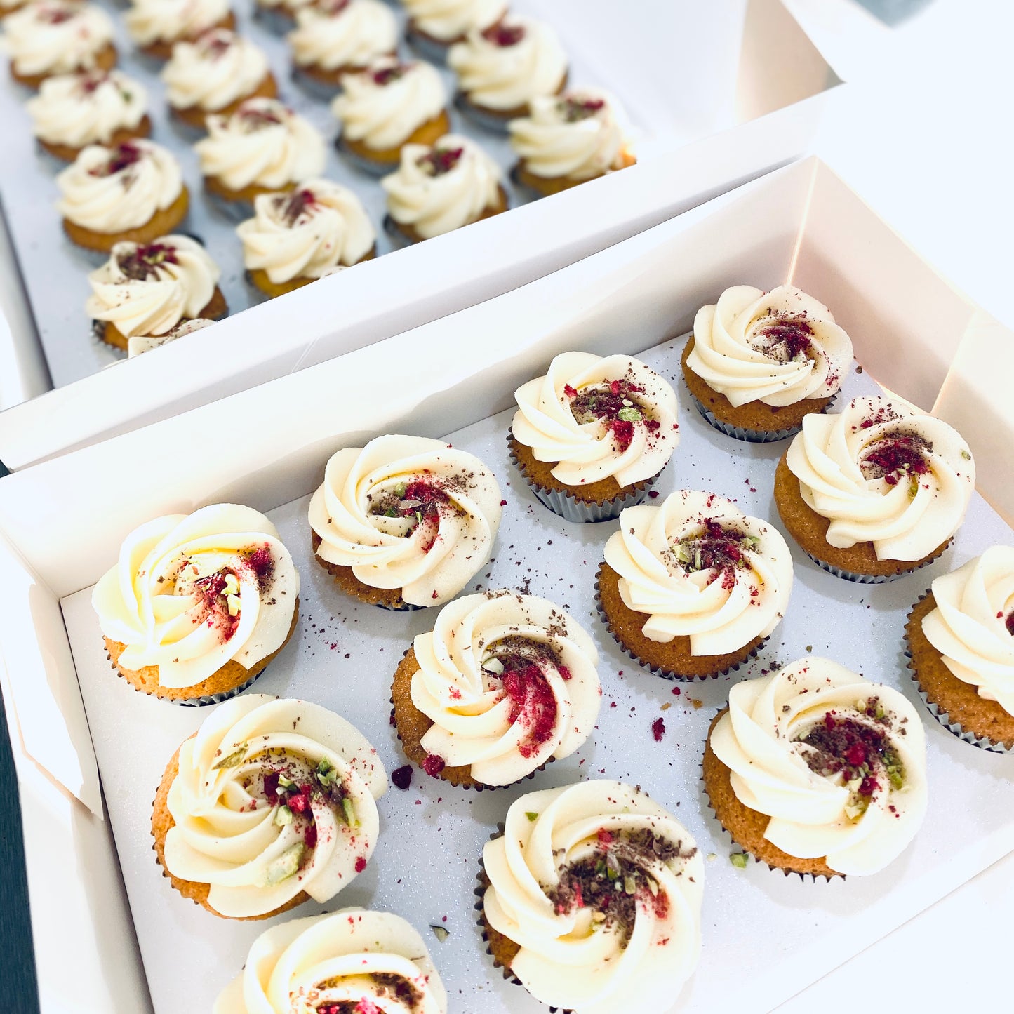 Mini cupcakes with Raspberry & Pistachio