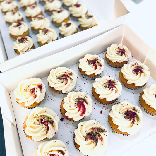 Mini cupcakes with Raspberry & Pistachio